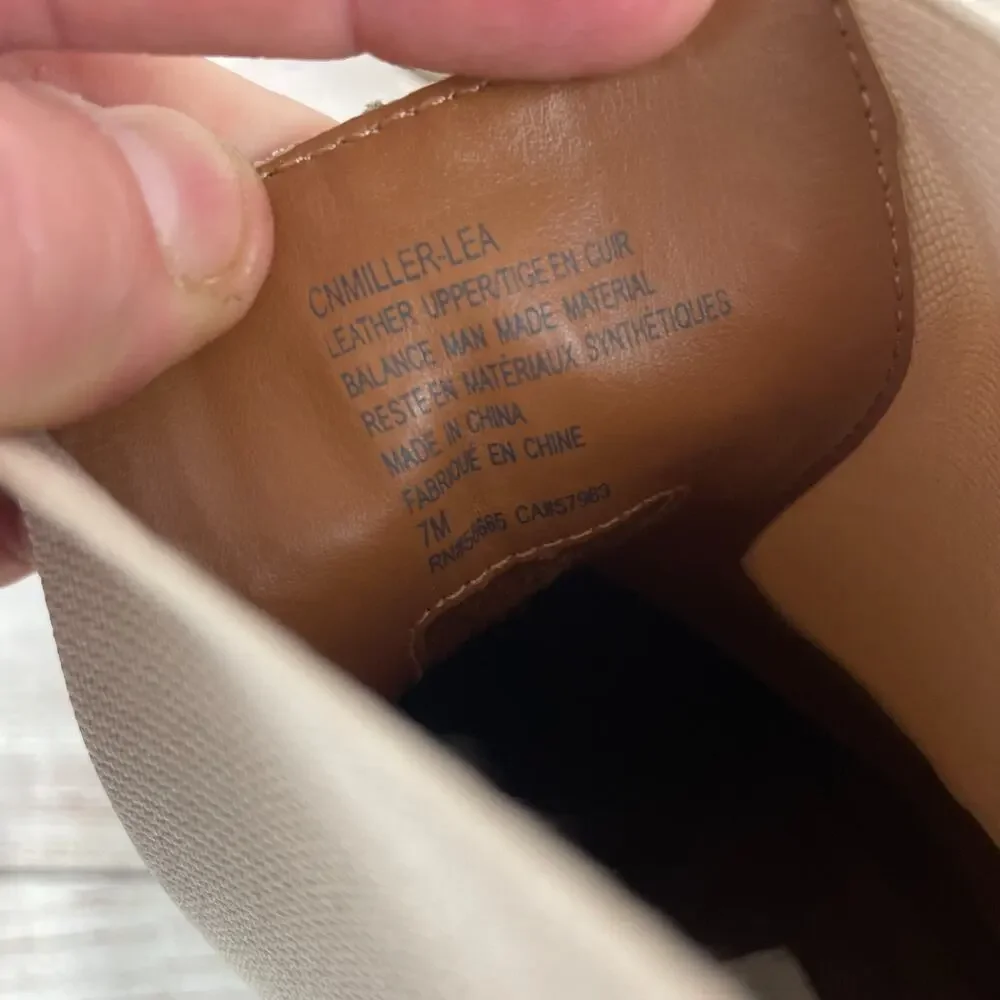 CASLON Miller Womens Sz 7M Chelsea Boots Tan Cream Water Resistant